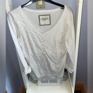 ABERCROMBIE & FITCH quarter sleeve with buttons blouse